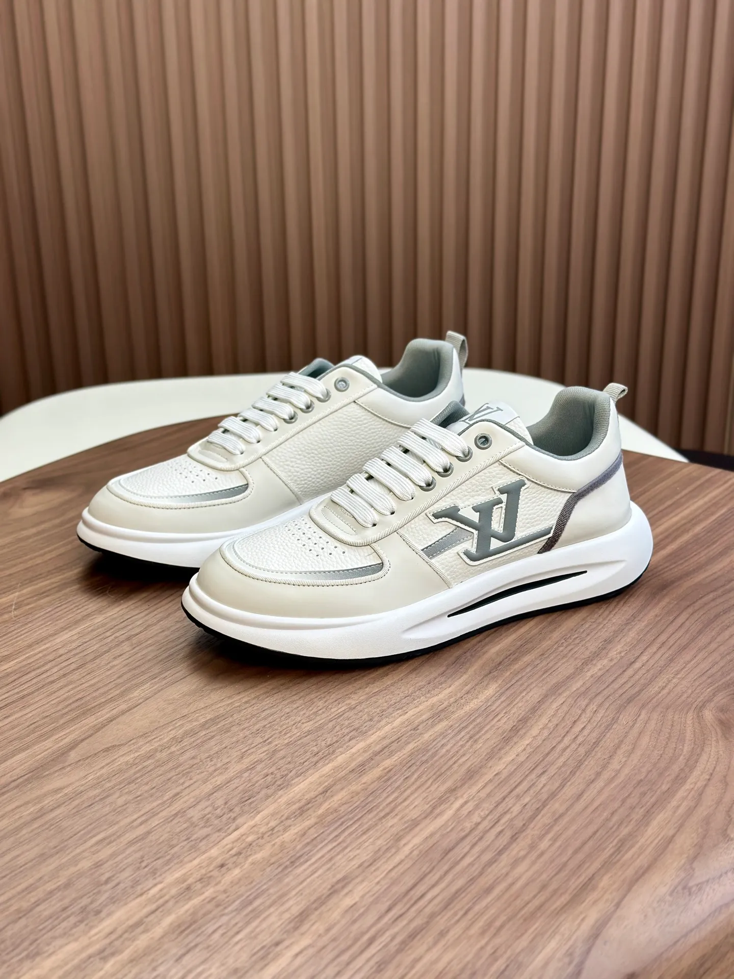 Men's shoes💰780 Lv 🔍Top purchasing agent🇮🇹 Louis Vuitton, the sports sneaker counter is synchronized, the uppers are imported from Italy, high-quality splicing colorful and complex crafts, the imported mesh padding is soft and comfortable, soles: original soles specially provided by the original factory, T men's men's shoes 💰U exclusive movable molded soles are super comfortable, original factory and single goods, 🔍🔍high quality, you can enter and leave the counter at will, welcome to compare, code number 38-44 (customized 45)